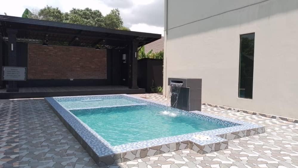 D' Qamar Guesthouse Kuantan Exterior photo